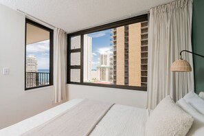 1 bedroom, iron/ironing board, WiFi, bed sheets - Fresh 1 Bedroom with Parking at Waikiki Banyan !! (Honolulu)