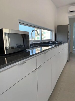 Deluxe Suite, Balcony, Garden View | Private kitchen | Fridge, microwave, stovetop, coffee/tea maker - Papaya Suites Diamante - Adults Only (Acapulco)