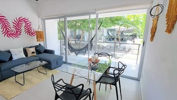 Standard Suite, Garden View | Living room | Smart TV