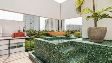 室外游泳池