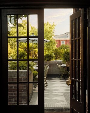 Vista frontal de la propiedad