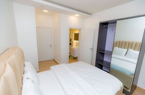2 habitaciones, tabla de planchar con plancha, wifi y ropa de cama