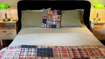 3 bedrooms, desk, WiFi, bed sheets