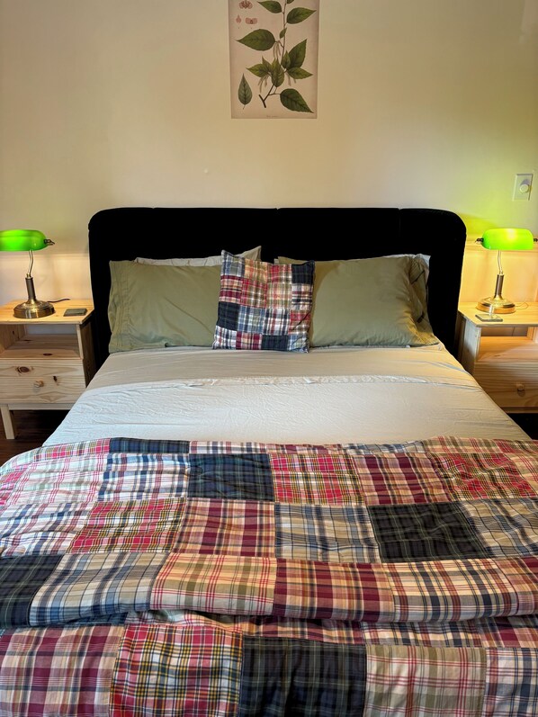 3 bedrooms, desk, WiFi, bed sheets