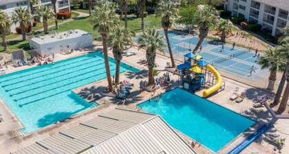 Waterpark resort with basketball, pickleball court