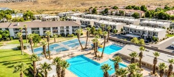 Waterpark resort with basketball, pickleball court