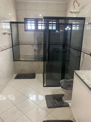 Deluxe huis, privézwembad, uitzicht op stad | Badkamer