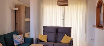 Torete es un Ático de Playa en el Centro de la Ciudad, Servicios a pie de Calle