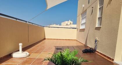 Torete es un Ático de Playa en el Centro de la Ciudad, Servicios a pie de Calle