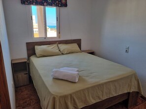 2 chambres, fer et planche à repasser, Wi-Fi, literie fournie