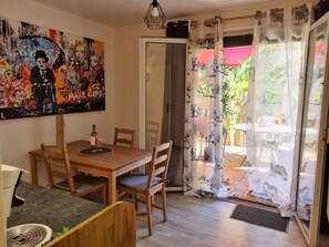 Dining - La Casa Sereno - Appartement Avec Piscine Couverte et Chauffée (Saint-Laurent-du-Pape)