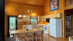 ثلاجة، ميكروويف، فرن، موقد طهي مسطح