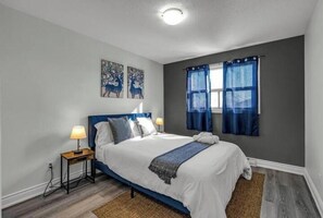 2 Schlafzimmer, Zimmersafe, Schreibtisch, Bügeleisen/Bügelbrett