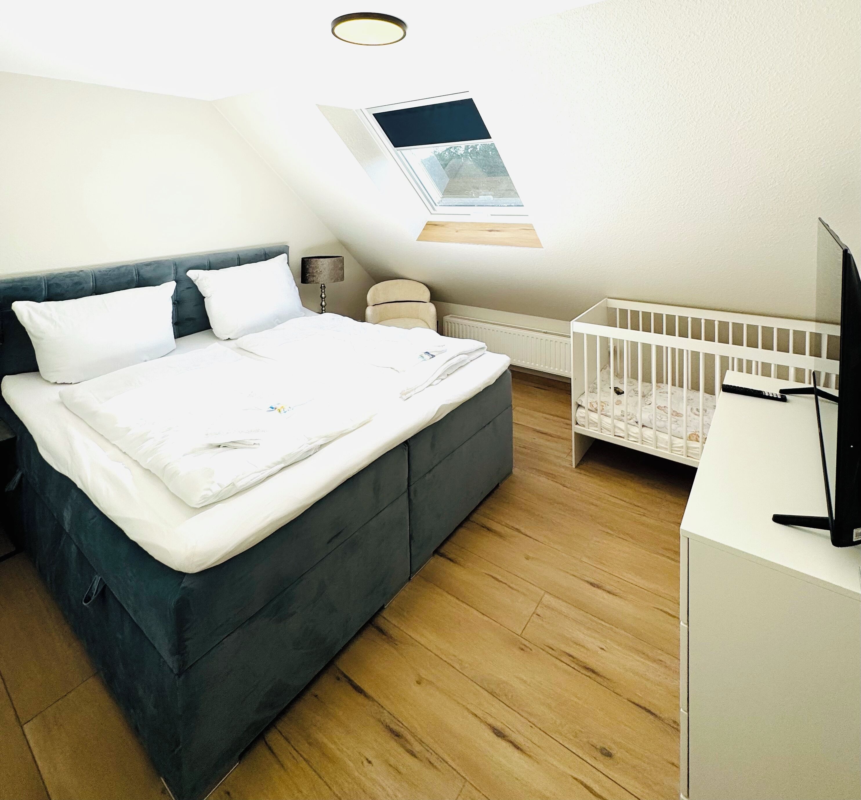 3 室のベッドルーム、アイロン / アイロン台、旅行用ベビーベッド、WiFi (無料)