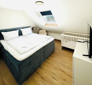 3 bedrooms, iron/ironing board, travel cot, free WiFi - Ferienhaus Hermann - Alles Inklusive! Eingezäunter Garten, Hunde Willkommen! (Varel)