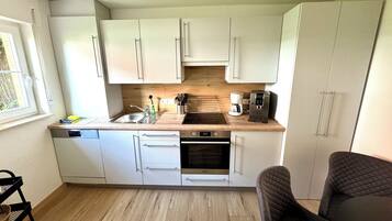 Køleskab, mikrobølgeovn, ovn, kogeplade