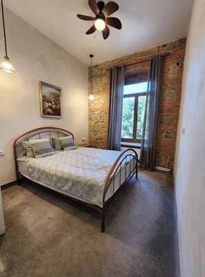 8 habitaciones, wifi y ropa de cama 