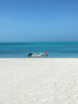 Beach towels - Beautifully furnished Treasure Cay 2bd 2bth condo with 36’ boat slip! (Treasure Cay)