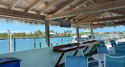 Beautifully furnished Treasure Cay 2bd 2bth condo with 36’ boat slip!
