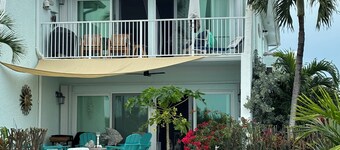 Beautifully furnished Treasure Cay 2bd 2bth condo with 36’ boat slip!