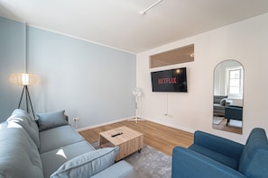 Flat-screen TV - LUXOMES: Vilshofen Altstadt Apartments (Vilshofen)