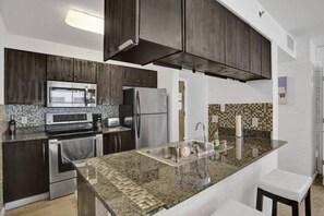 Fridge, microwave, oven, stovetop - Superb Private unit Perfectly Located In Brickell (Miami)