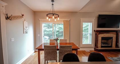 Cozy Cactus Retreat-Family Friendly 4 bed/2bath near St. Joseph/Savannah, MO