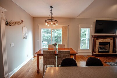 Cozy Cactus Retreat-Family Friendly 4 bed/2bath near St. Joseph/Savannah, MO