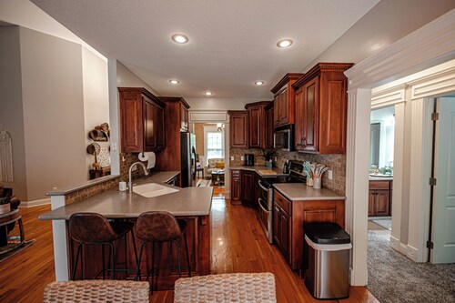 Cozy Cactus Retreat-Family Friendly 4 bed/2bath near St. Joseph/Savannah, MO