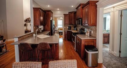 Cozy Cactus Retreat-Family Friendly 4 bed/2bath near St. Joseph/Savannah, MO