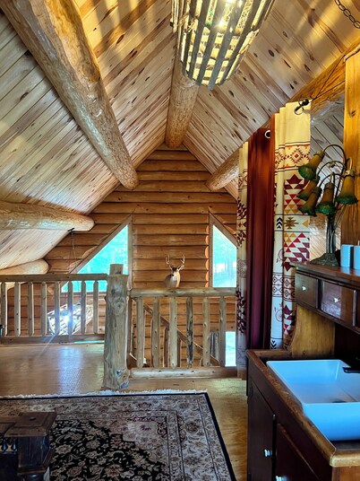 Waterfall View Cabin at White Buffalo Lodge;
Family-friendly with lake access