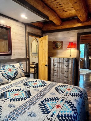 2 bedrooms, travel cot, WiFi, bed sheets