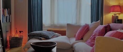 Una Smart TV, una chimenea