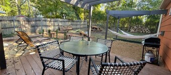 Martin Mill Santa Fe Inspired Bungalow- 5 minutes to downtown