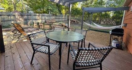 Martin Mill Santa Fe Inspired Bungalow- 5 minutes to downtown