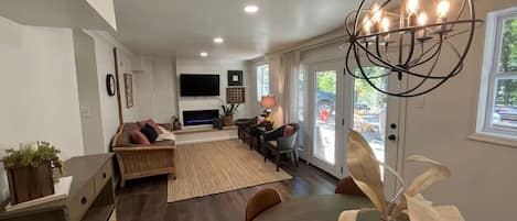 TV, fireplace