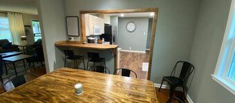 Plymouth · Quiet City Home, 7-8 min to Downtown Knox