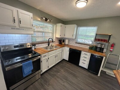 Don's North Hills · Mid-Century Rancher in Historic North Hills