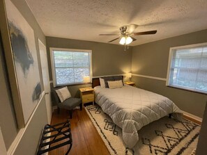 3 bedrooms, desk, iron/ironing board, travel crib