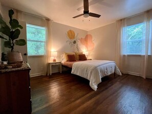 3 bedrooms, desk, iron/ironing board, travel crib