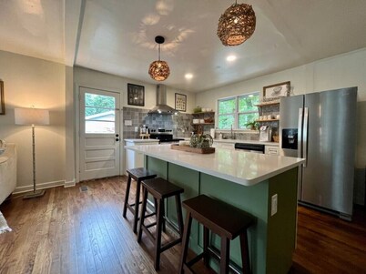 Harmony · Charming Home- 7 min to downtown