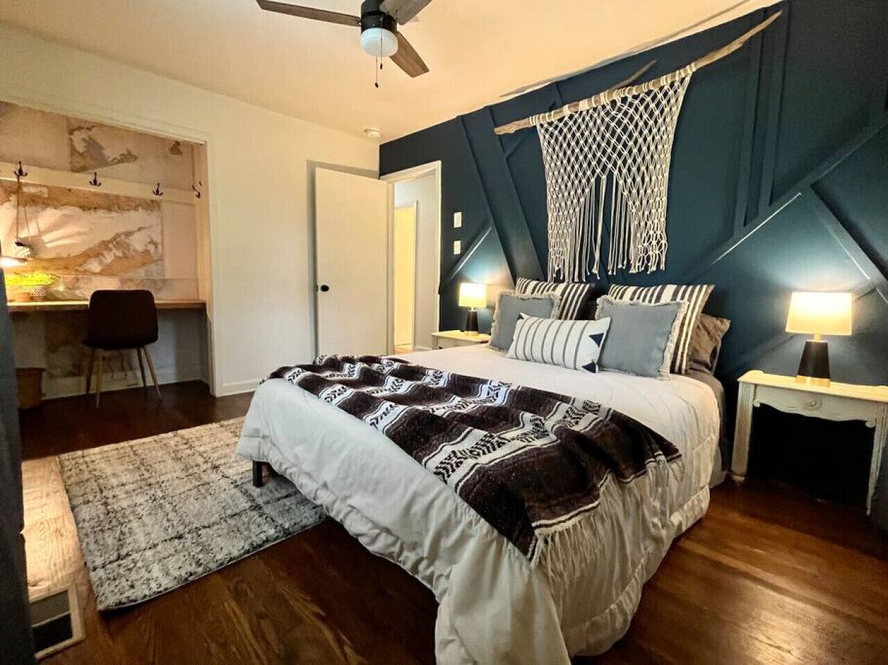 3 Schlafzimmer, Schreibtisch, Bügeleisen/Bügelbrett, Reisekinderbett