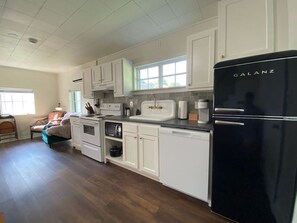 Private kitchen - Quirky Guest Cottage (Strawberry Plains)