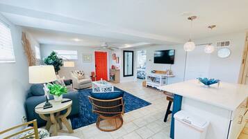 Smart TV, fireplace