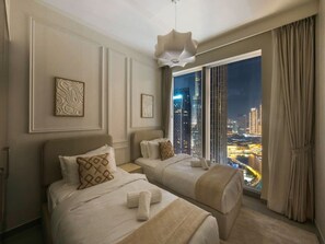 5 bedrooms, desk, iron/ironing board, WiFi