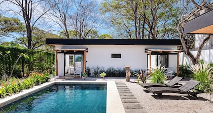Brand New Cozy 5 BR minutes walk to the popular surf beach of Playa Grande