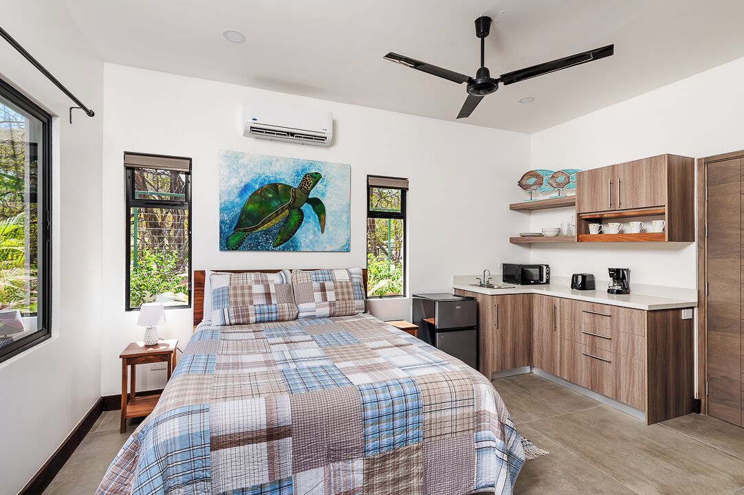 5 bedrooms, iron/ironing board, WiFi, bed sheets