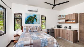 5 bedrooms, iron/ironing board, WiFi, bed sheets