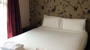 Habitación doble estándar, baño compartido | Ropa de cama