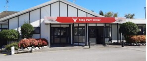 Breakfast, lunch and dinner served - Stag Park Accommodation (Taupo)